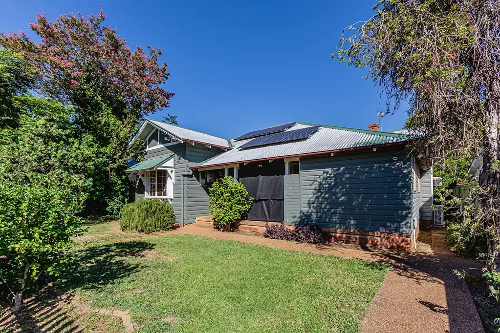 Dubbo 4房  Central Dubbo Living With Rear Lane Access!