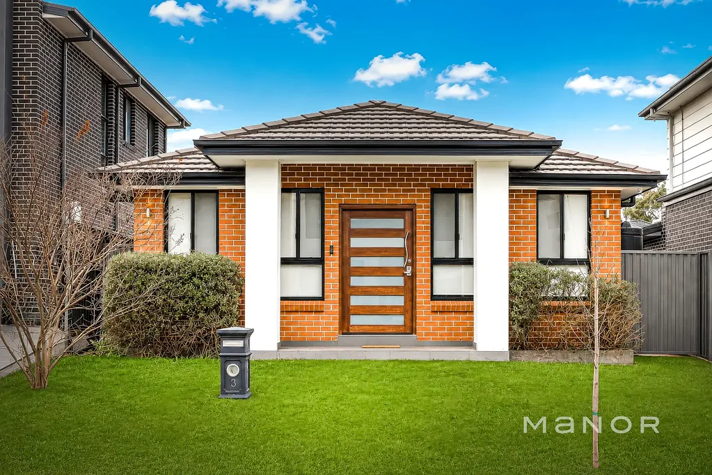 Modern Family Living in a Prime Schofields Location