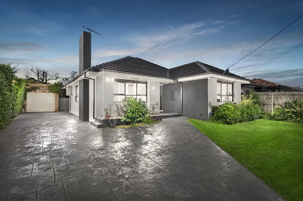 WELL PRESENTED AND VERY SPACIOUS HOME IN AN AMAZING LOCATION