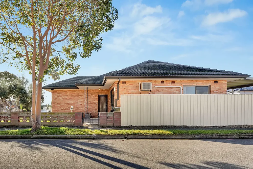 Charming Family Home in a Prime Coastal-Fringe Location