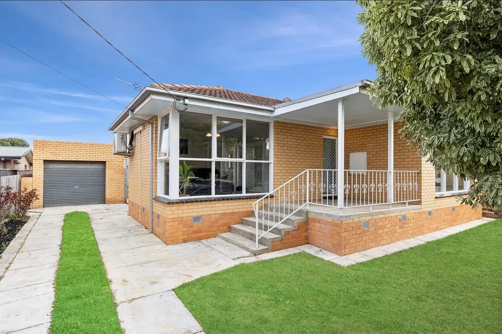 MODERN COMFORT MEETS CONVENIENT LIVING