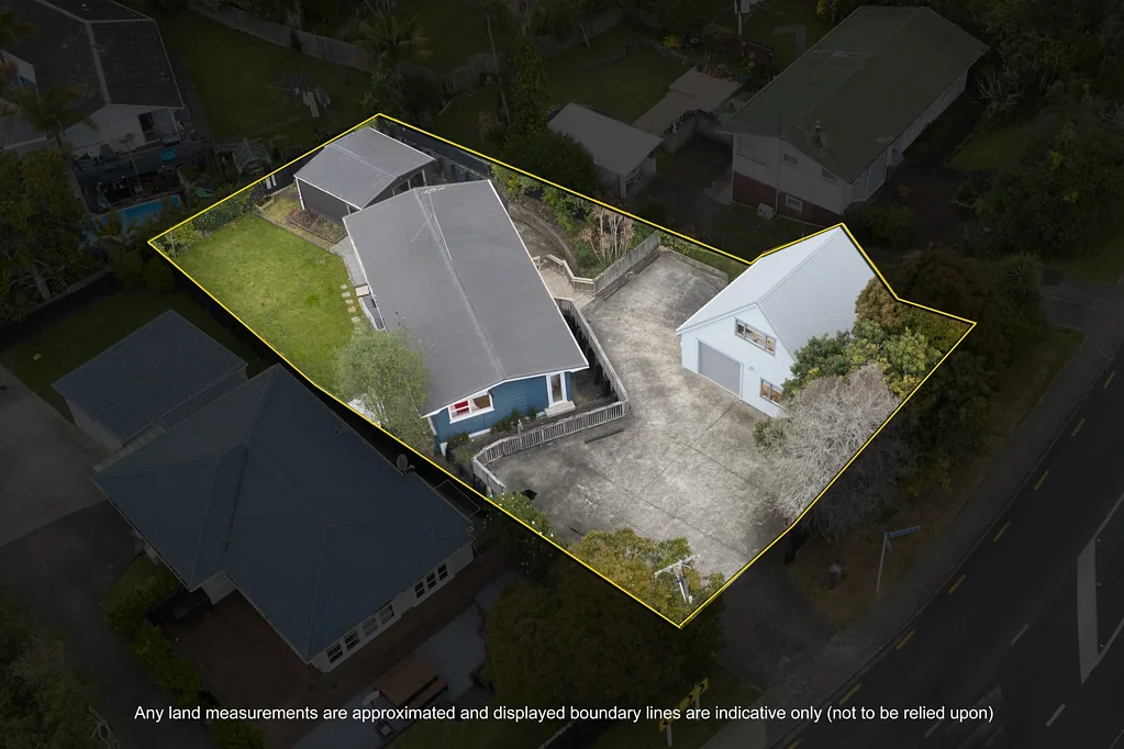 Titirangi 5 Bedroom MASSIVE HOME and INCOME-Excellent zone