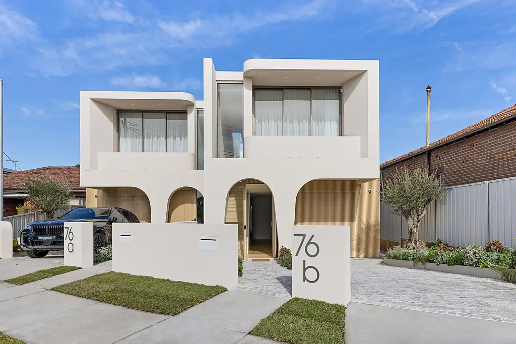 Earlwood 4कमरा Brand new family home and luxury poolside entertainer