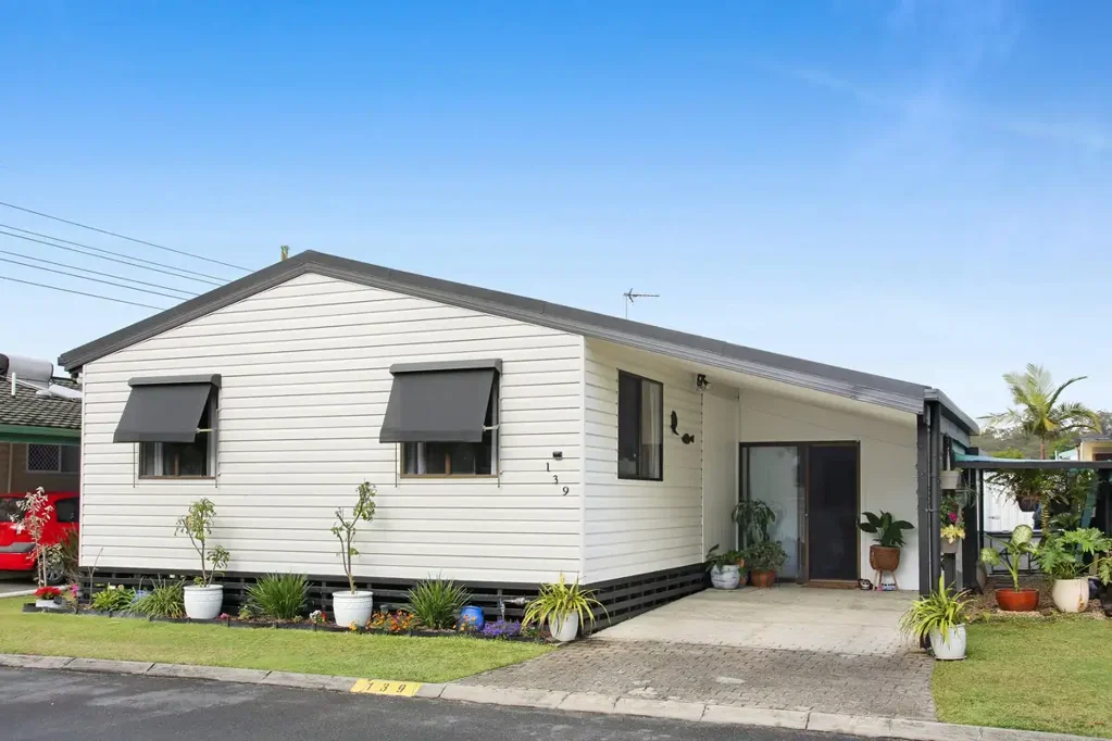 Burleigh Heads 2 Bedroom Enjoy the Lifestyle in Burleigh Town Village