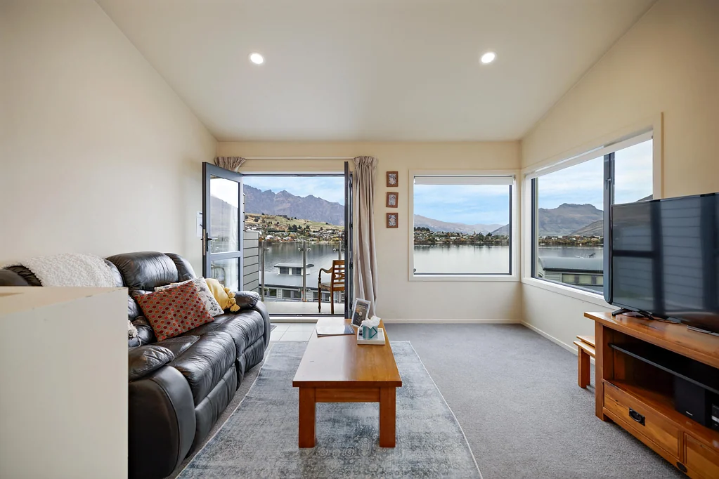 Queenstown 2房 改写生活定义！端户阳光公寓，全家具交付，拎包入住或立即出租！ Lake Views, Visitor Consent + Prime Location