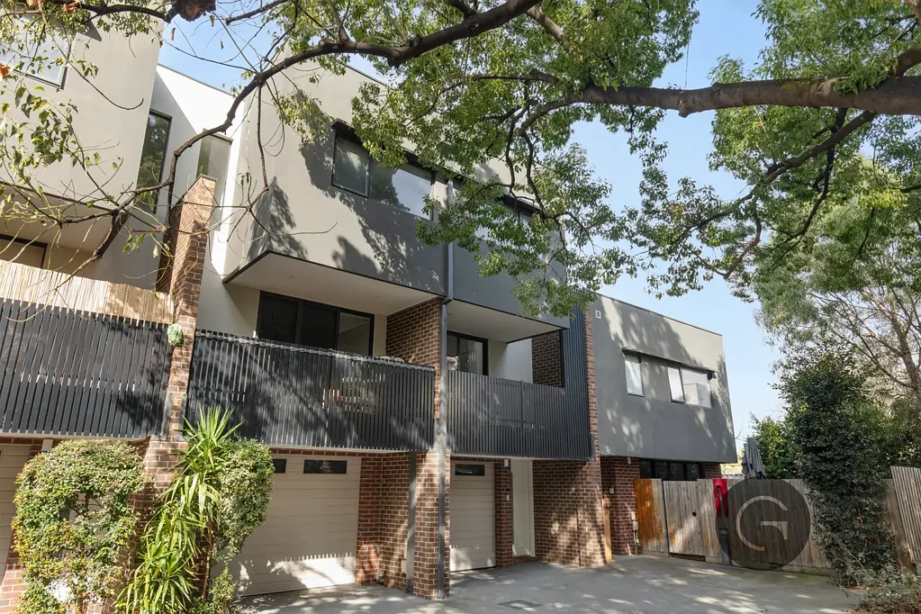 Modern Townhouse In Prime Location