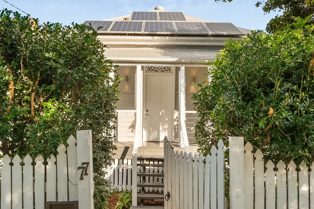 Hamilton 3 Bedroom Renovated character cottage in Hamilton's heart