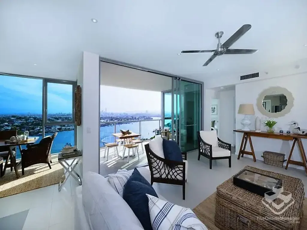 Luxurious 19th Floor Penthouse with Spectacular Brisbane River & City Views