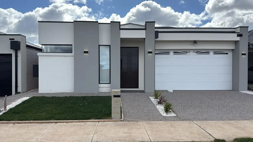 Modern Family Home in Fraser Rise