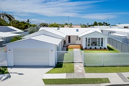 9 Auk Avenue, Burleigh Waters