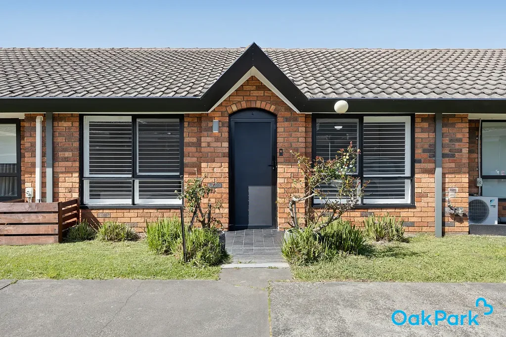Glenroy 2ਬੈੱਡਰੂਮ 'Solid Brick, Stylishly Updated & Superbly Located' - Private Sale By Negotiation
