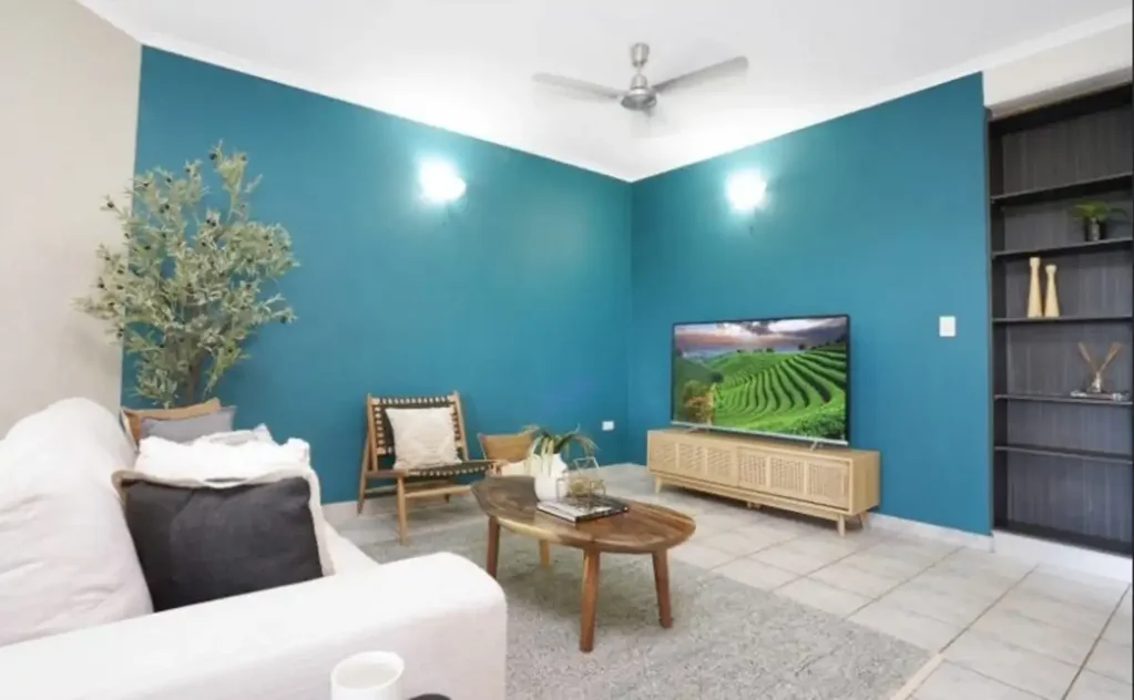 Modern & Fully Furnished Apartment in Convenient Location