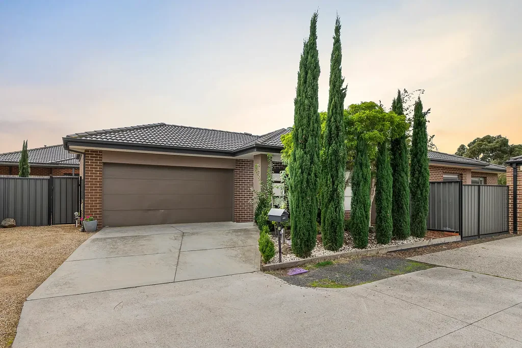 Craigieburn 4房 宽敞地块585sqm 业主套房带步入式衣帽间 全新地板 全屋冷暖 便利生活配套 Contemporary Comfort & Family Proportions on 585sqm