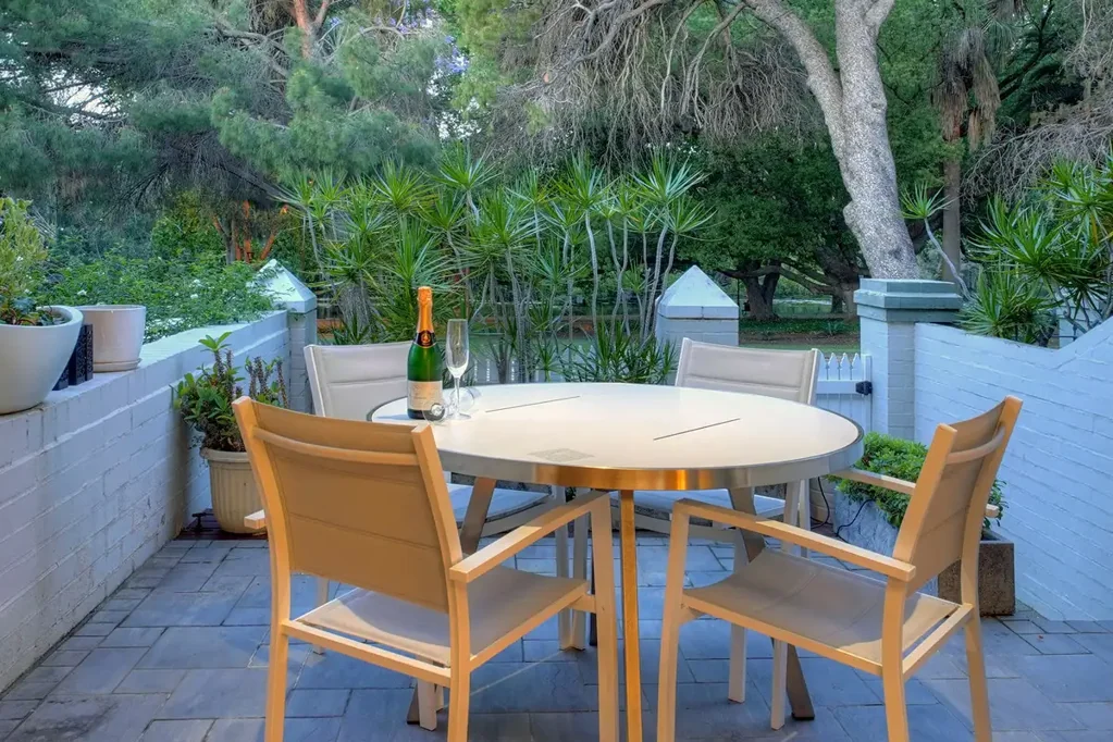 Stylish Home in Dream Location!