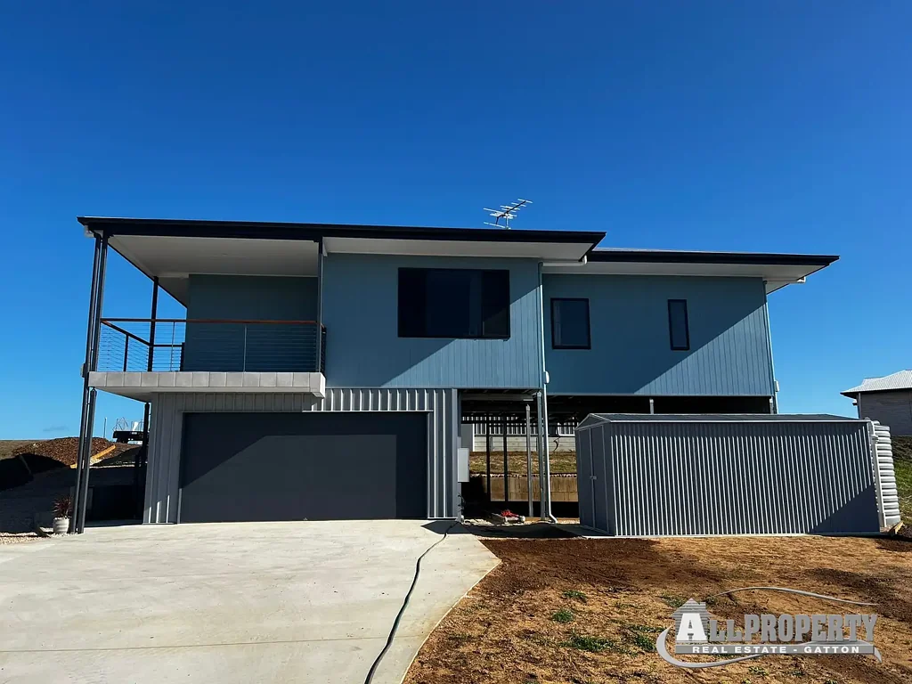 BRAND NEW HOME IN AIRPARK ESTATE