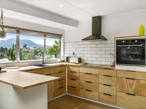 Taupo 2房  Vendor Heading Overseas - Need this Sold
