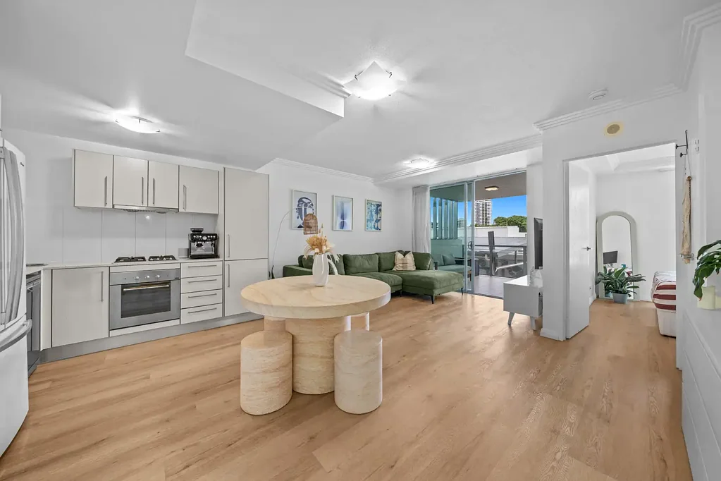 Palm Beach 1غرفة نوم SHORT STROLL TO THE BEACH, SHOPS, PRIME LOCATION, LIFESTYLE AND COVENIENCE