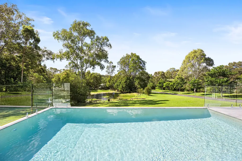 Valdora 6Kwarto EXCLUSIVE HINTERLAND HAVEN IN VALDORA, 2.5 ACRES, HUGE SHEDS, DAMS, CREEK AND EXECUTIVE FAMILY RESIDENCE!