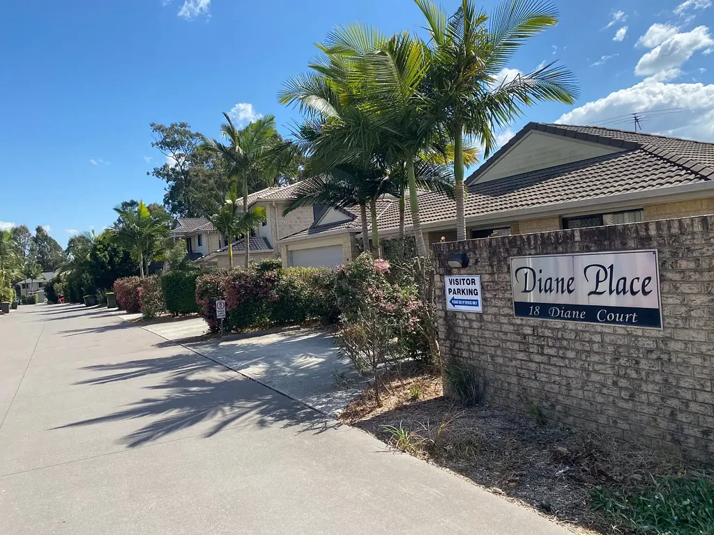 Calamvale 3 bedroom townhouse call Lin on 0451 361 818 today for inspection