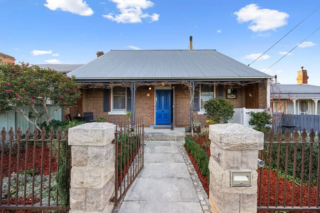 Goulburn 3Phòng ngủ A Timeless Treasure in the Heart of Goulburn