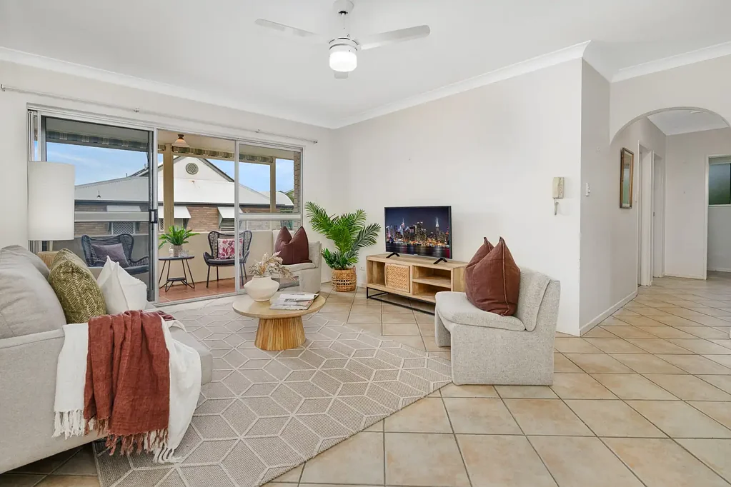 Clayfield 2 Slaapkamer Spacious Top Floor Unit in a Great Clayfield Location