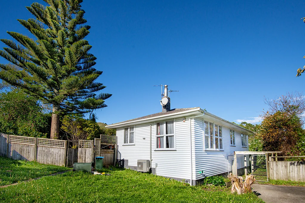 Waitangirua 4 Bedroom Doer-Upper with Large Section