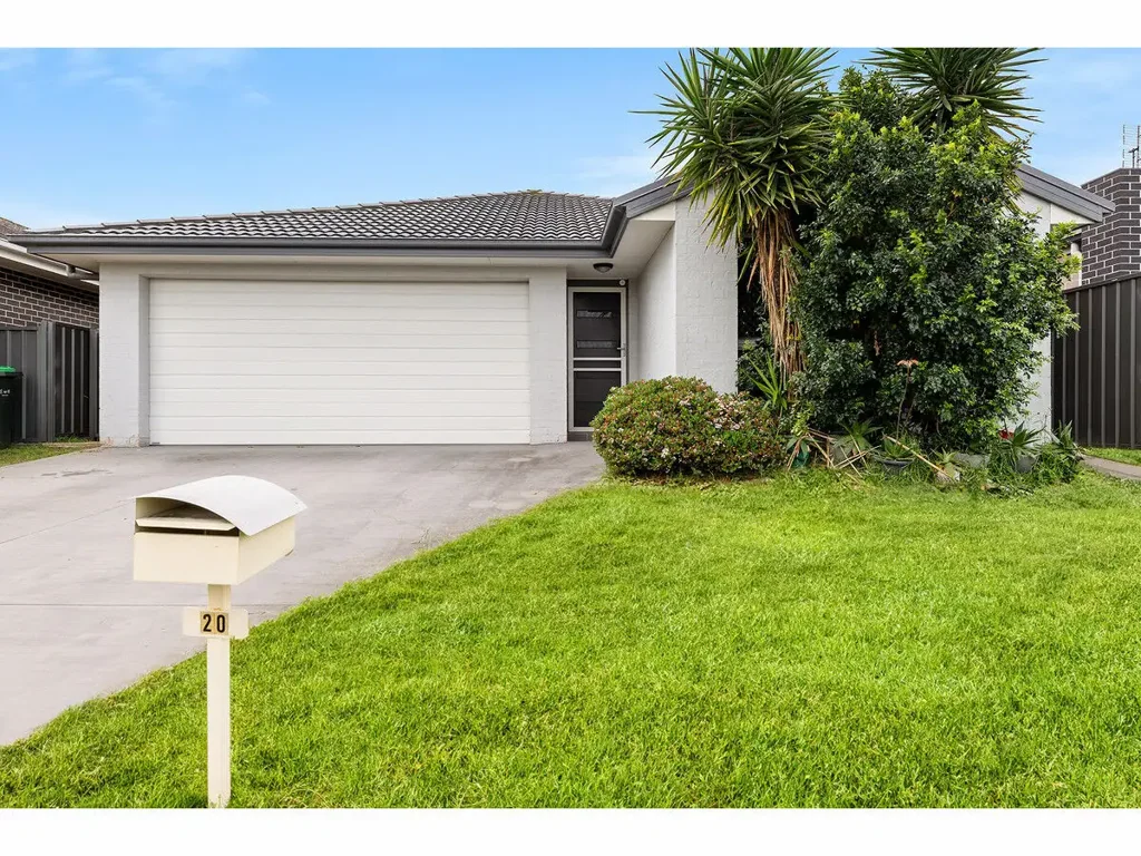 WELL-PRESENTED AIR-CONDITIONED FAMILY HOME IN SOUGHT-AFTER AREA