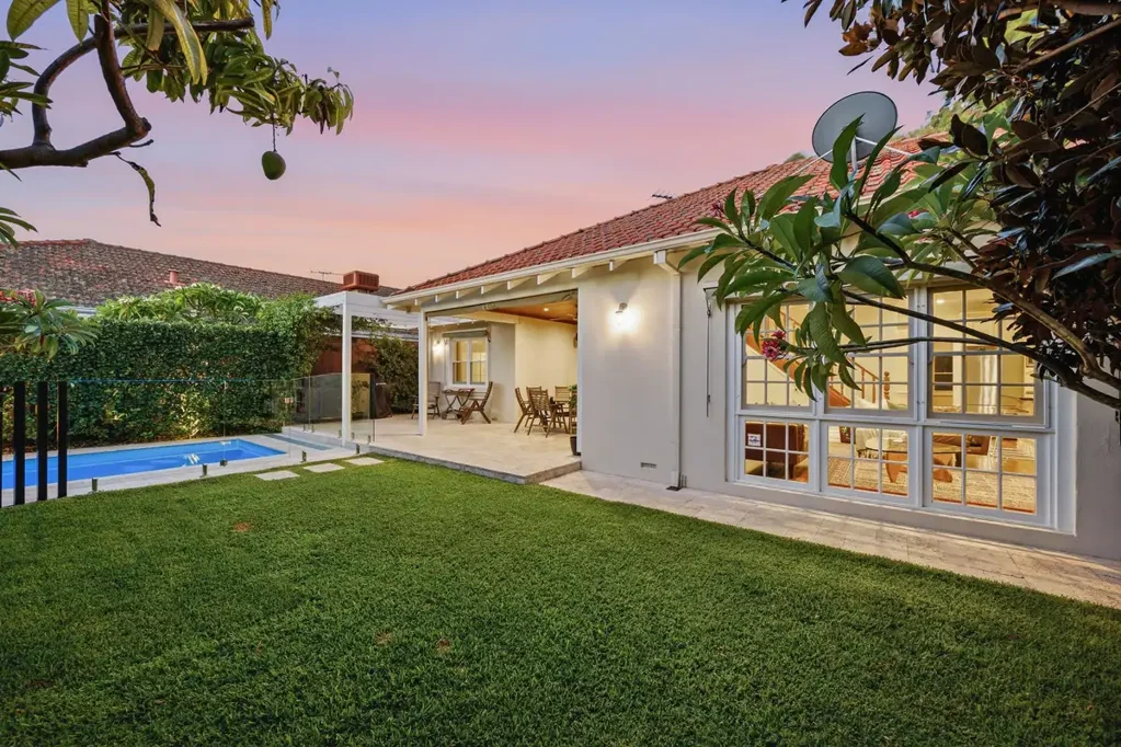 19 Reynolds Road, Applecross, WA 6153