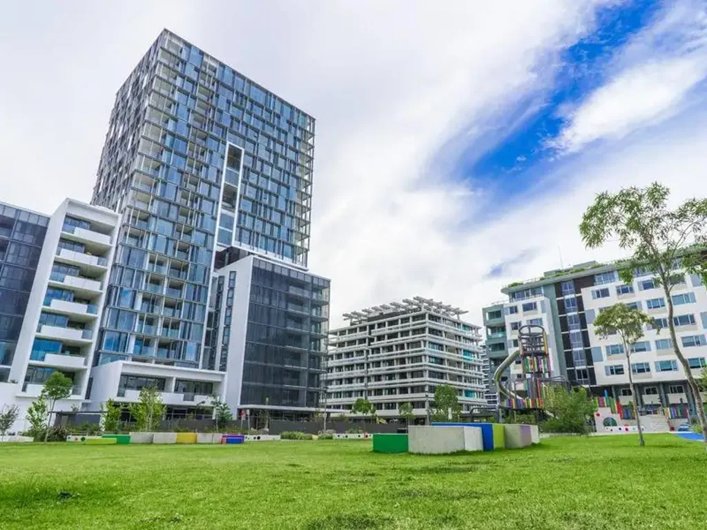 Luxury 1 Bedroom Apartment Plus Study for lease