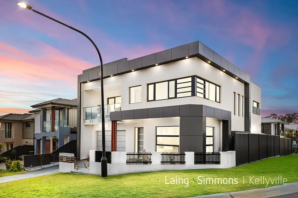 Box Hill 5 Bedroom Prime position, 40 Squares of luxury, designer built 2.5 years ago offering 2 Master Bedrooms.