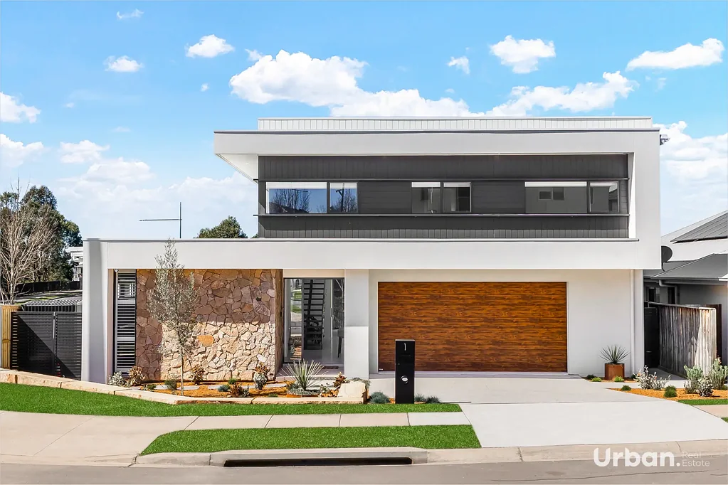 1 Woodhall Close, Colebee, NSW 2761