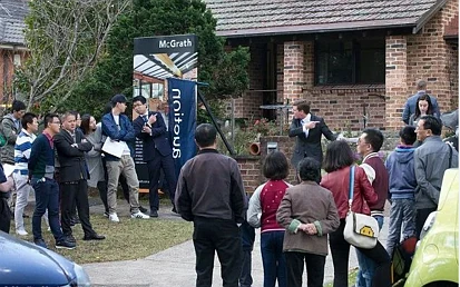 出价$3888888！中国人抢夺澳洲学区房，震惊拍卖场！房市传来新消息，这次政府也着急了……