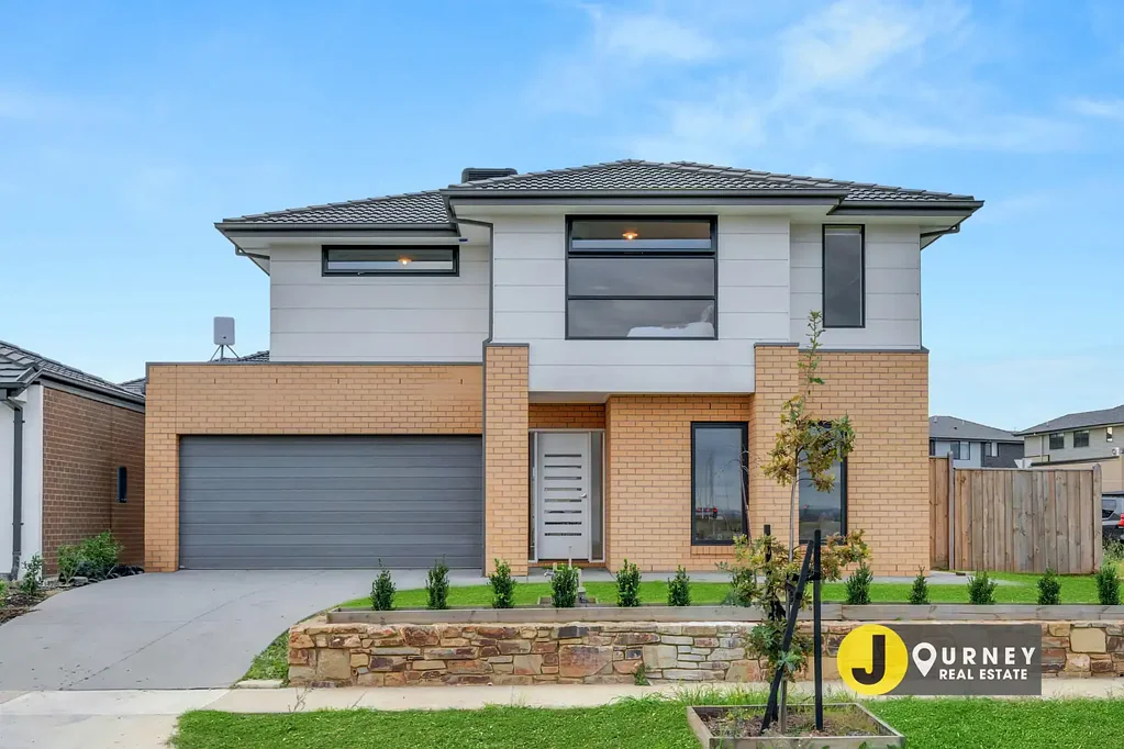 Clyde North 4 Bedroom Majestic Presence with Wonderful Views !!!