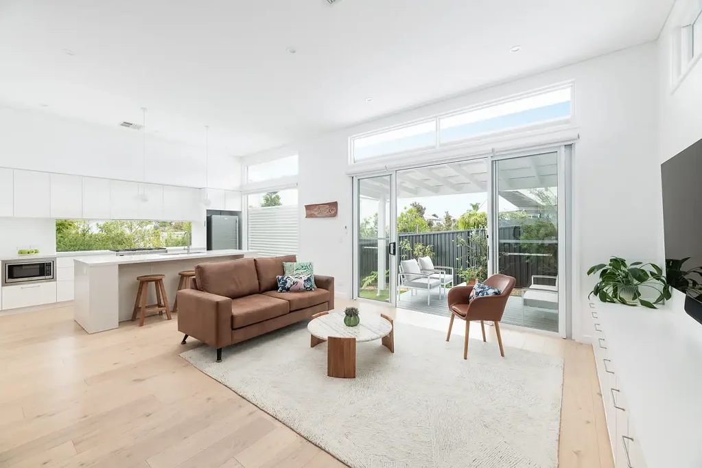 Caringbah South 3Zimmer Sophisticated single level living in a private setting.