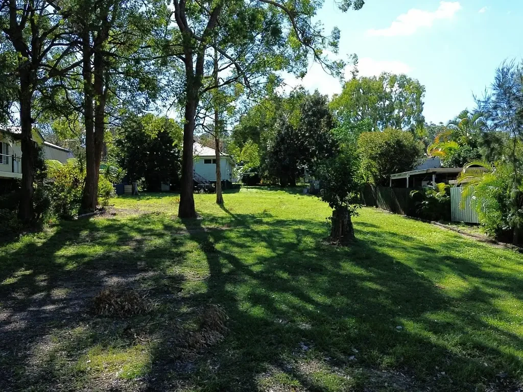 Macleay Island Peaceful, Elevated Block on the Eastern Side
