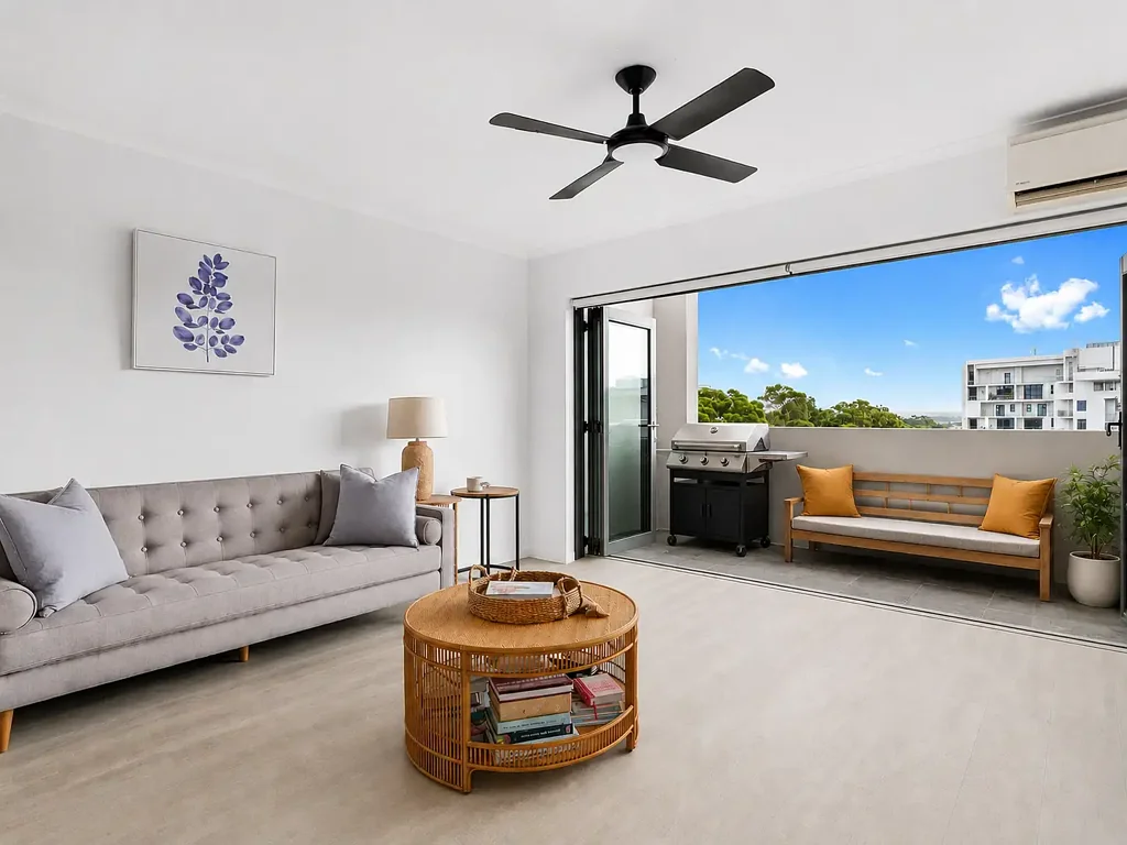 Conveniently Located Top Floor Apartment with Captivating Views
