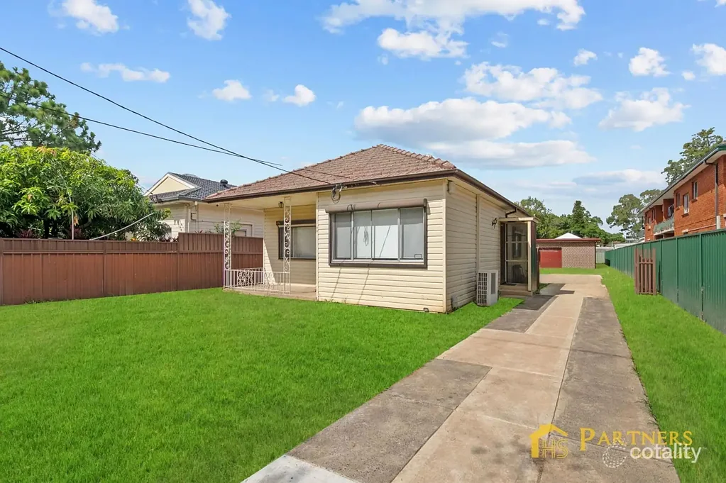 Spacious Family Home in Convenient Granville Location