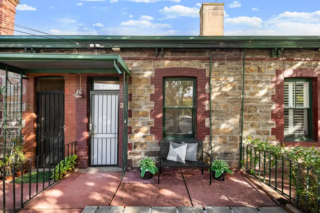 Parkside 2침실 Charming 1890's Cottage, Beautifully Reborn in Prolific Parkside