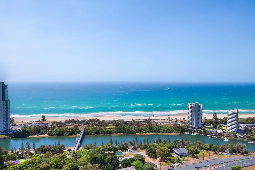 Surfers Paradise 4બેડરૂમ 35th Level Sub Penthouse with Sweeping Coastal Views that can Never be Built Out