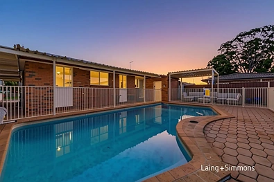 Whalan 3 Slaapkamer Updated family entertainer with sparking inground pool