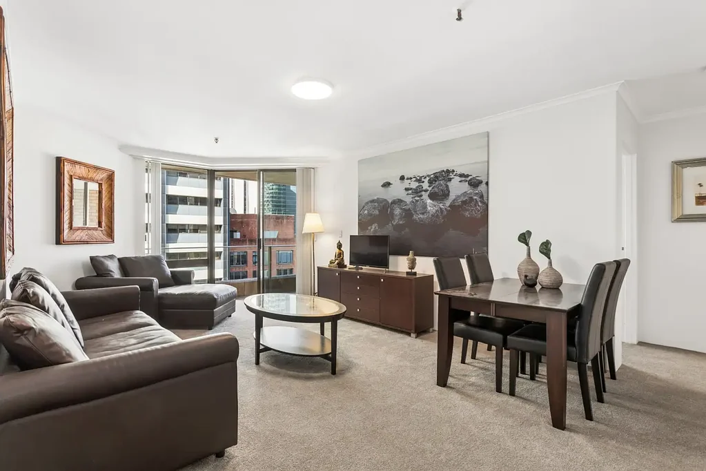 HIGH-LEVEL ONE-BEDROOM RETREAT IN THE HEART OF SYDNEY