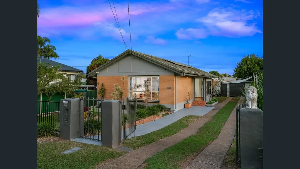 LOVELY THREE BEDROOM FULLY FENCED PET FRIENDLY HOME