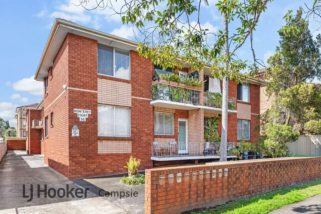 Campsie 1 Slaapkamer Sun Filled Ground Floor Apartment in a Dynamic Campsie Address!