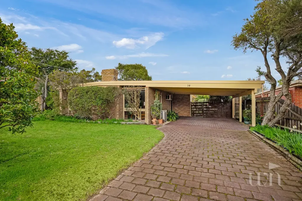 Mornington 3ห้องนอน Ripe for Renovation in the Heart of Mornington