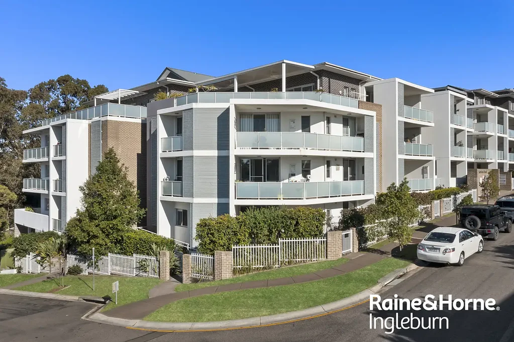 Campbelltown 2 Slaapkamer Modern Ground-Floor Living with High Ceilings | Walk to Park, Hospital & Macarthur Square