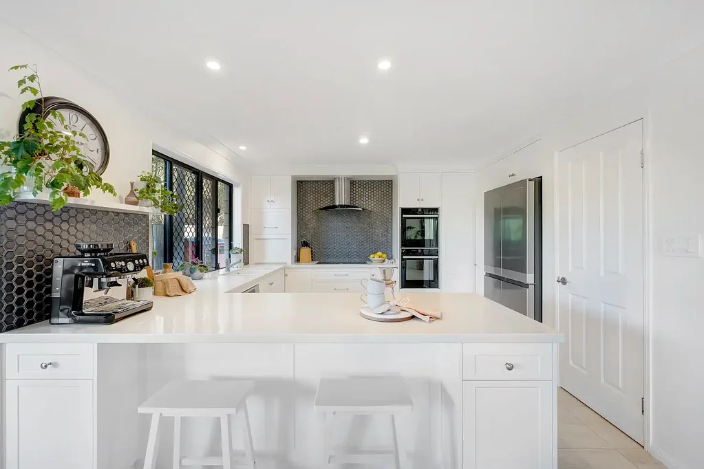 5 Snow Wood Drive, Eatons Hill, QLD 4037