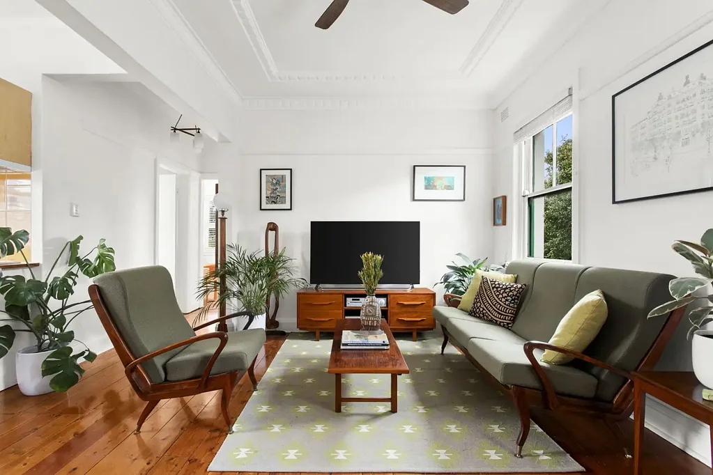 Ashfield 2 Bedroom Top Floor Art Deco of Charm, Light and Lifestyle