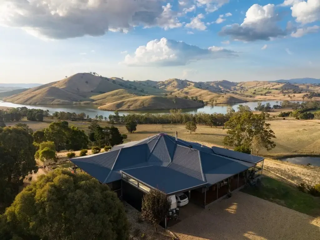 Bonnie Doon Unique LIfestyle with Lake Views