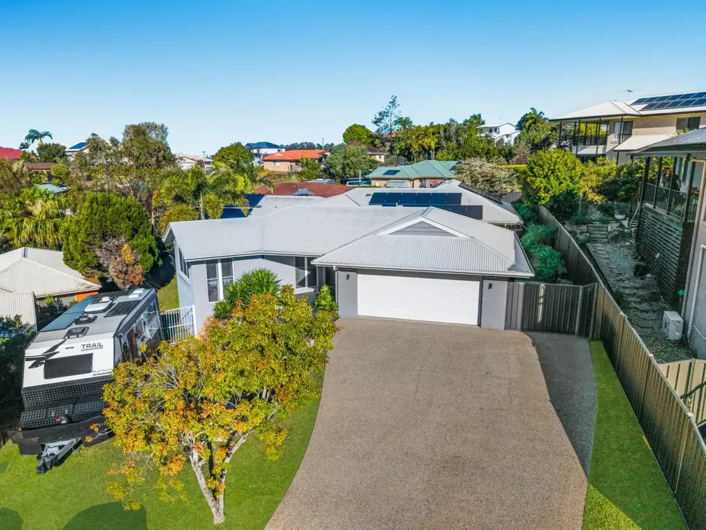 Eatons Hill 5 Bedroom Modern 5-Bedroom Family Home with Space, Style & Sustainability