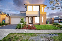 81 Aquatic Drive, Cranbourne West